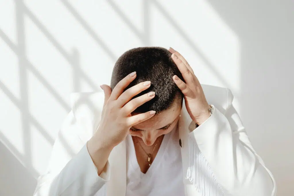 ¿Cómo piensa una mente ansiosa?: terapia en Granada