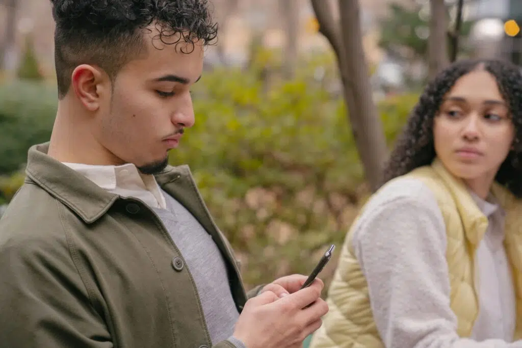 Mi pareja no confía en mí: Terapia de Pareja