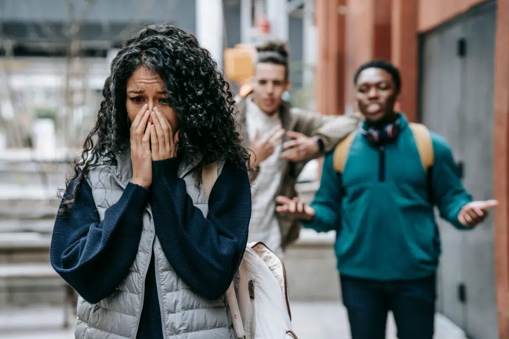 Sentir que no encajas: ansiedad social